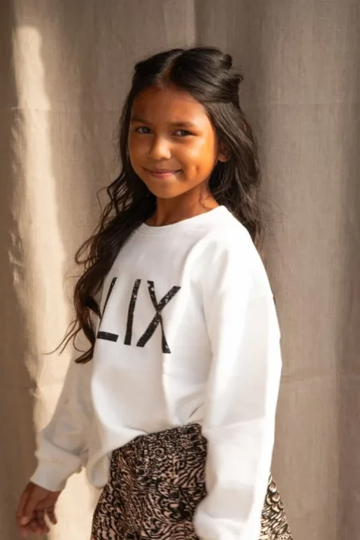 Alix wordltour logo sweater