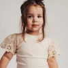 Baje T-shirt met broderie mouwen creme