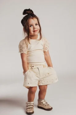 Baje T-shirt met broderie mouwen creme