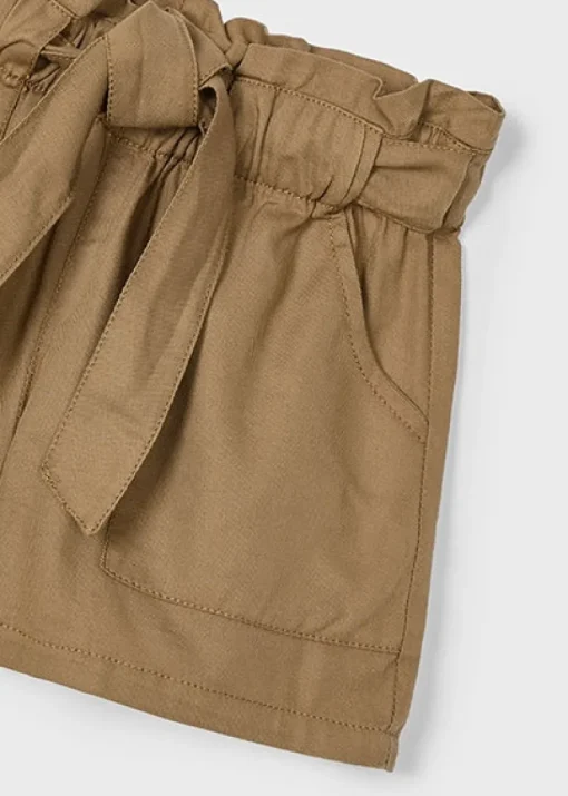 Mayoral short met strikcentuur